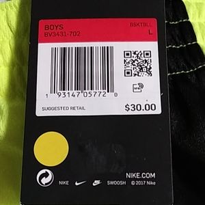 NWT boys nike basketball shorts